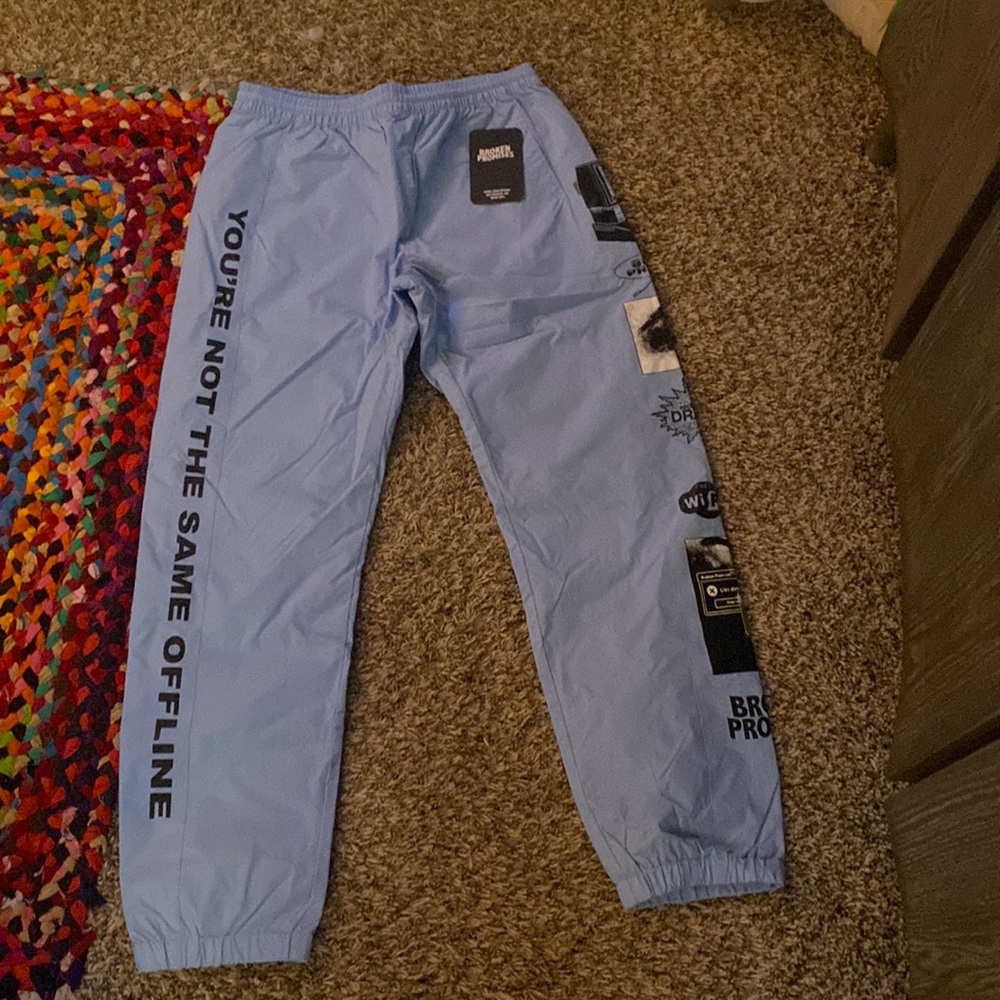 Never worn. tag still intact jogger pants.
